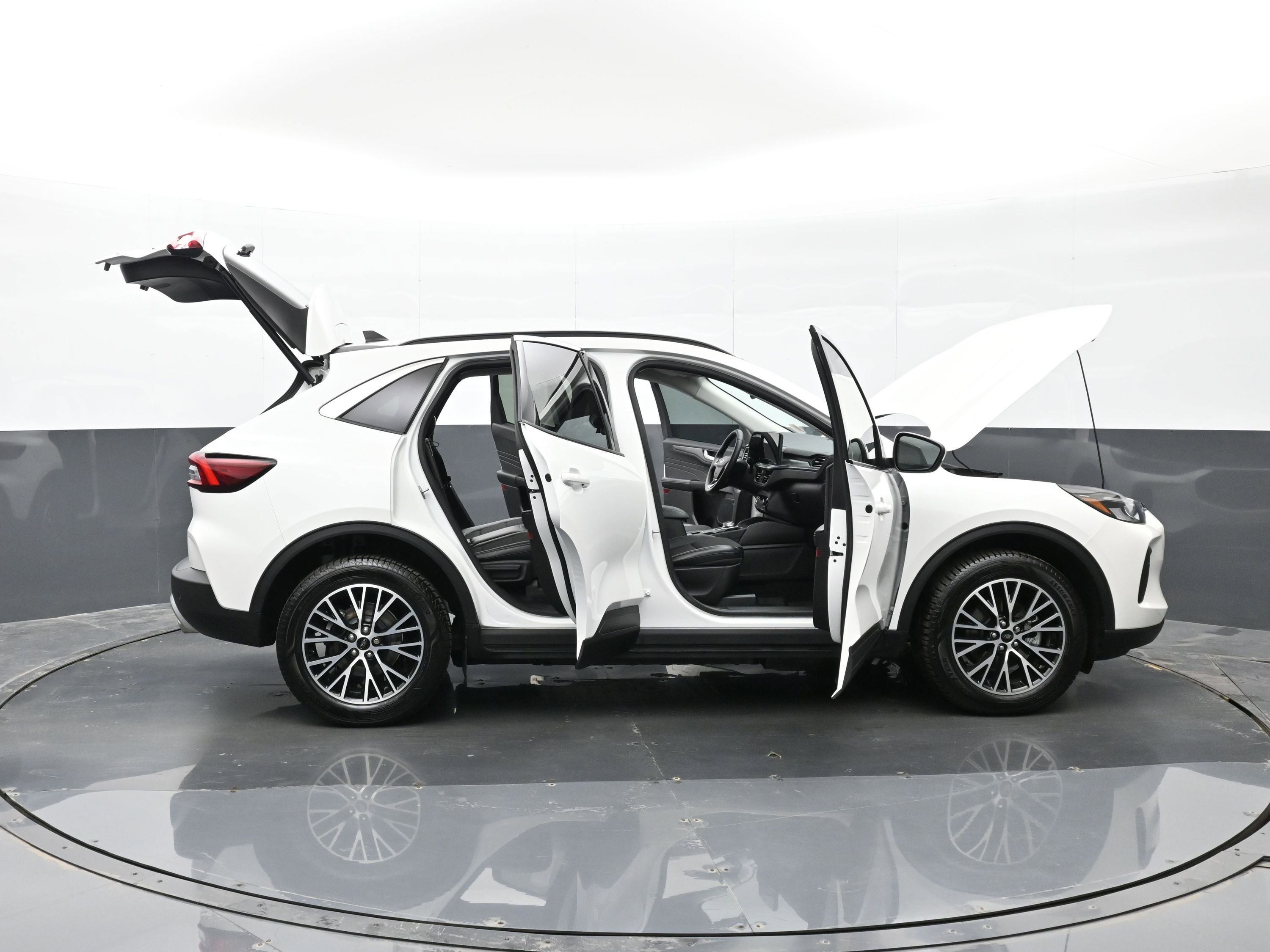 Used 2023 Ford Escape SE image 47