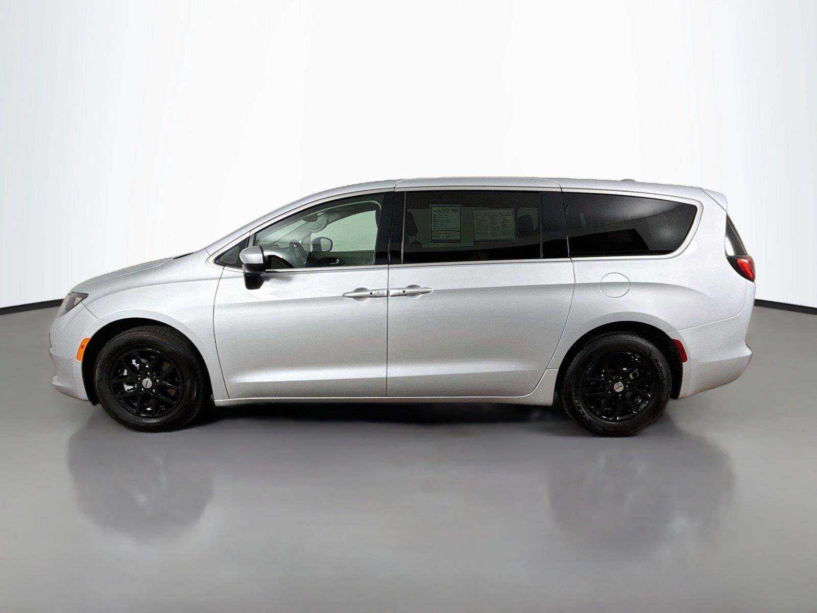 Used 2023 Chrysler Voyager LX FWD image 8