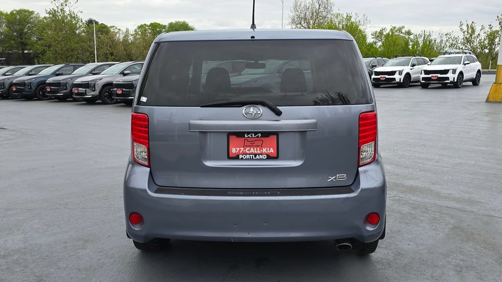 Used 2012 Scion xB FWD image 4