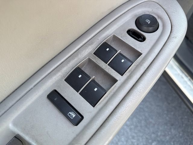 Used 2011 Chevrolet Traverse LT w/ White Premiere Package FWD image 27