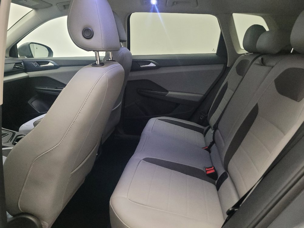 Used 2023 Volkswagen Taos SE w/ Panoramic Sunroof Package FWD image 18