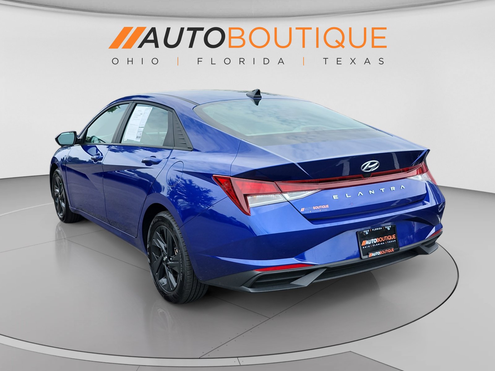 Used 2023 Hyundai Elantra SEL w/ Cargo Package FWD image 3