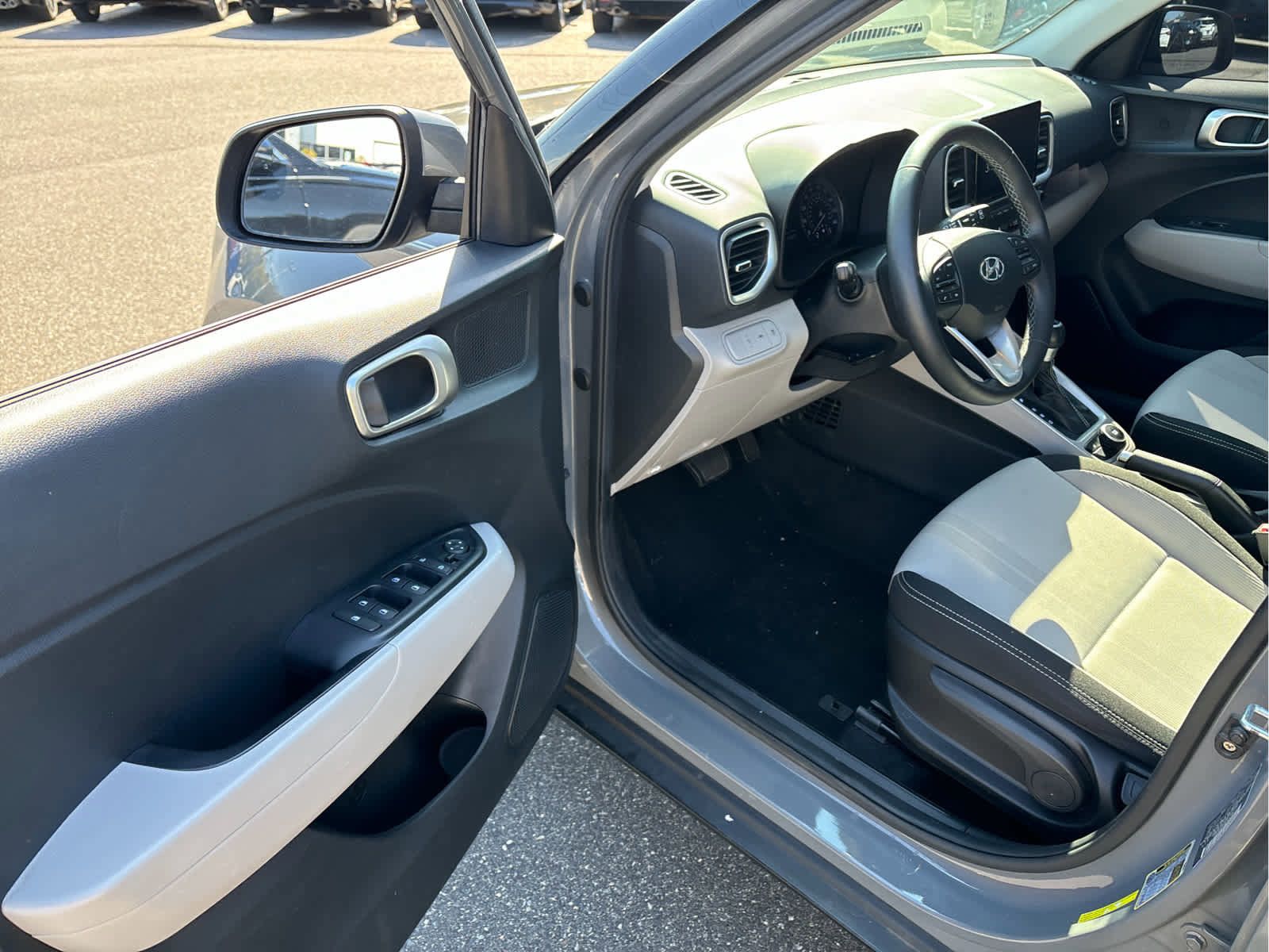 Used 2021 Hyundai Venue SEL w/ Premium Package FWD image 7