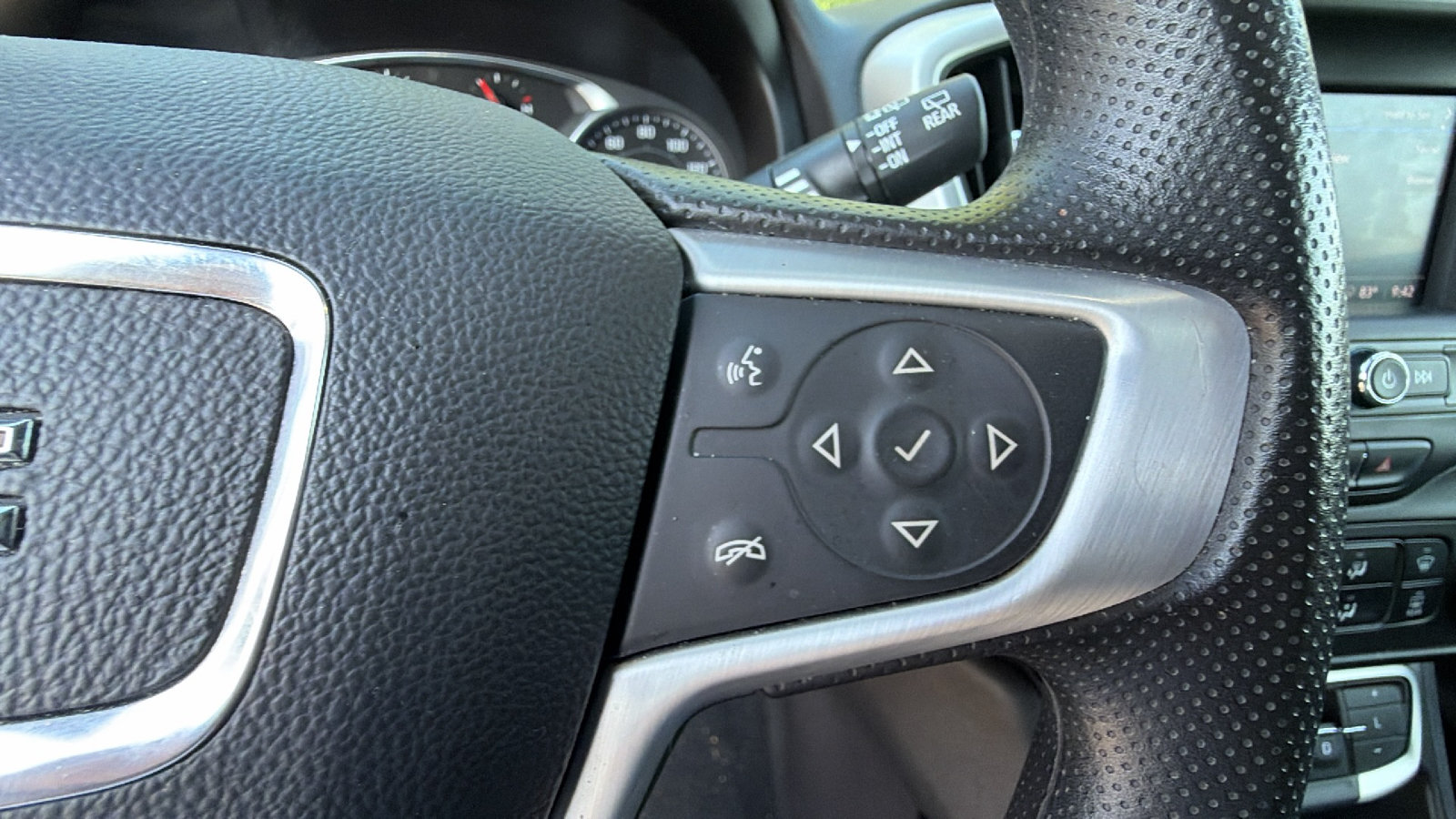 Used 2024 GMC Terrain SLE AWD/4WD image 27