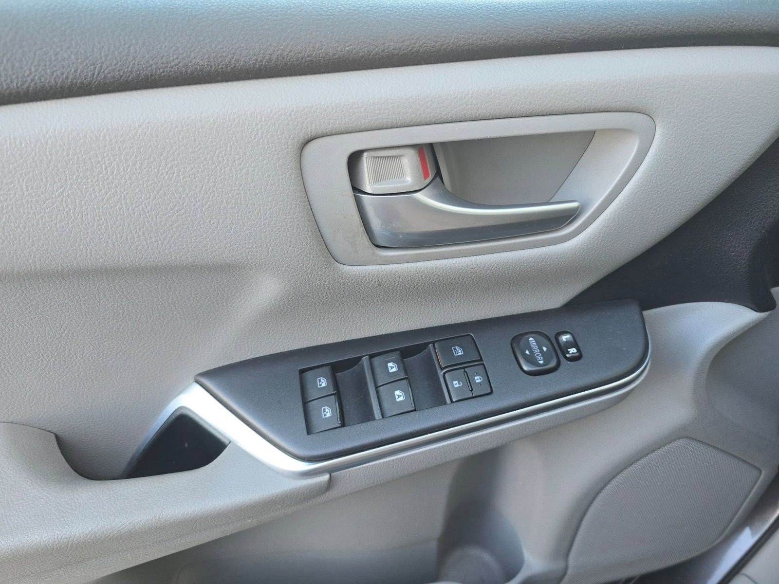 Used 2015 Toyota Camry LE image 19