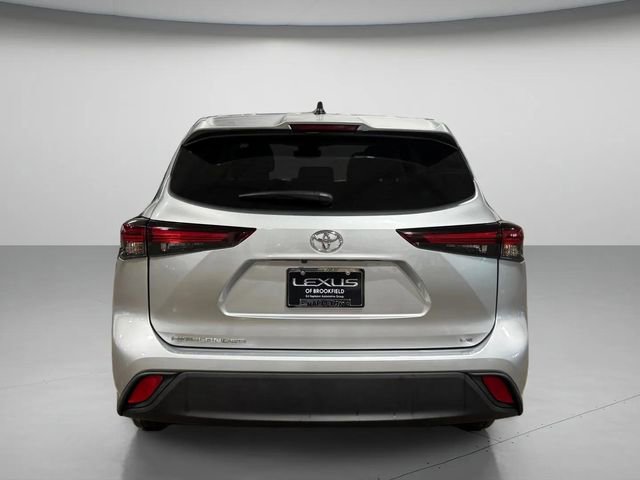 Used 2024 Toyota Highlander LE image 4