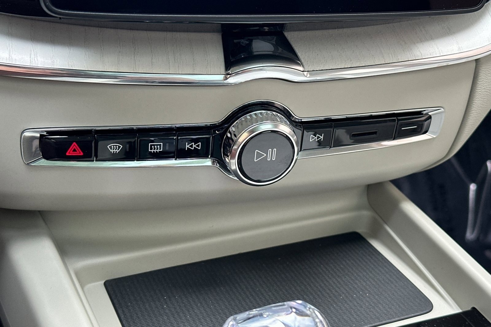 New 2026 Volvo XC60 B5 Ultra w/ Protection Package Premier image 23
