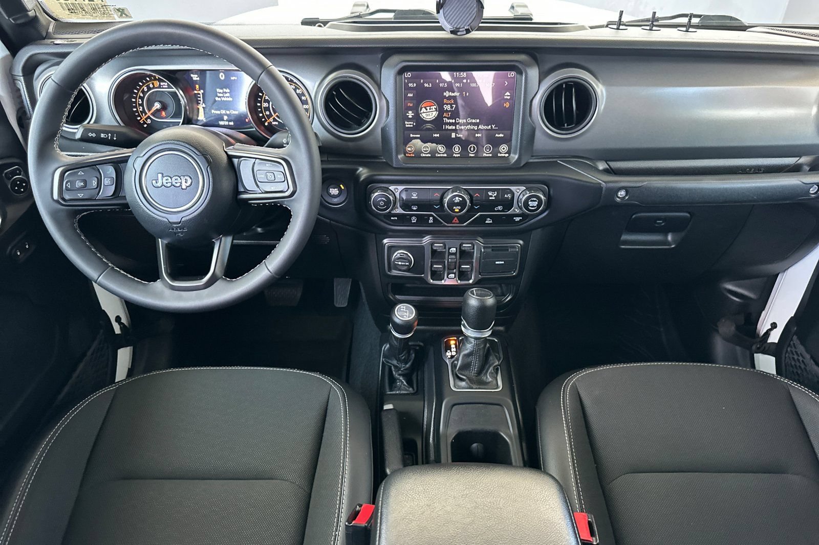 Used 2023 Jeep Gladiator Sport AWD/4WD image 16