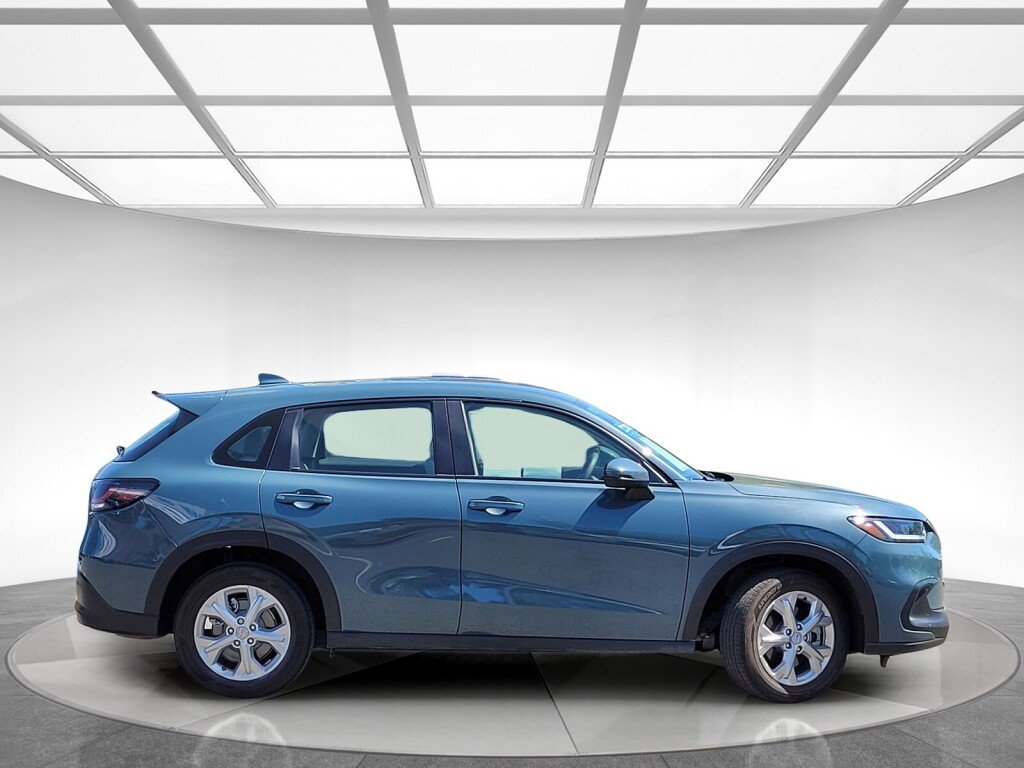 Certified 2023 Honda HR-V LX image 2