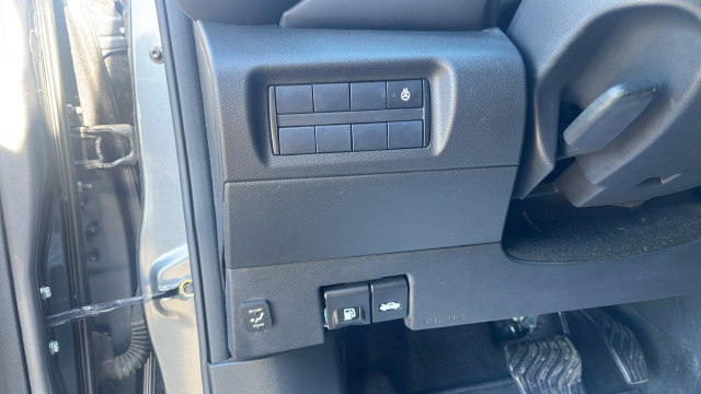 Used 2023 Nissan Kicks SR w/ SR Premium Package FWD image 11