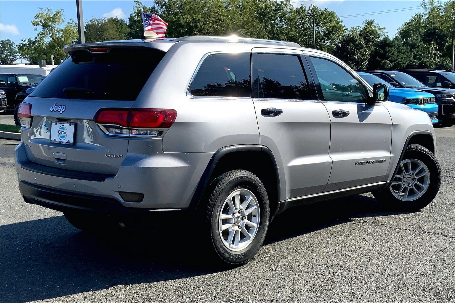 Used 2020 Jeep Grand Cherokee Laredo AWD/4WD image 11