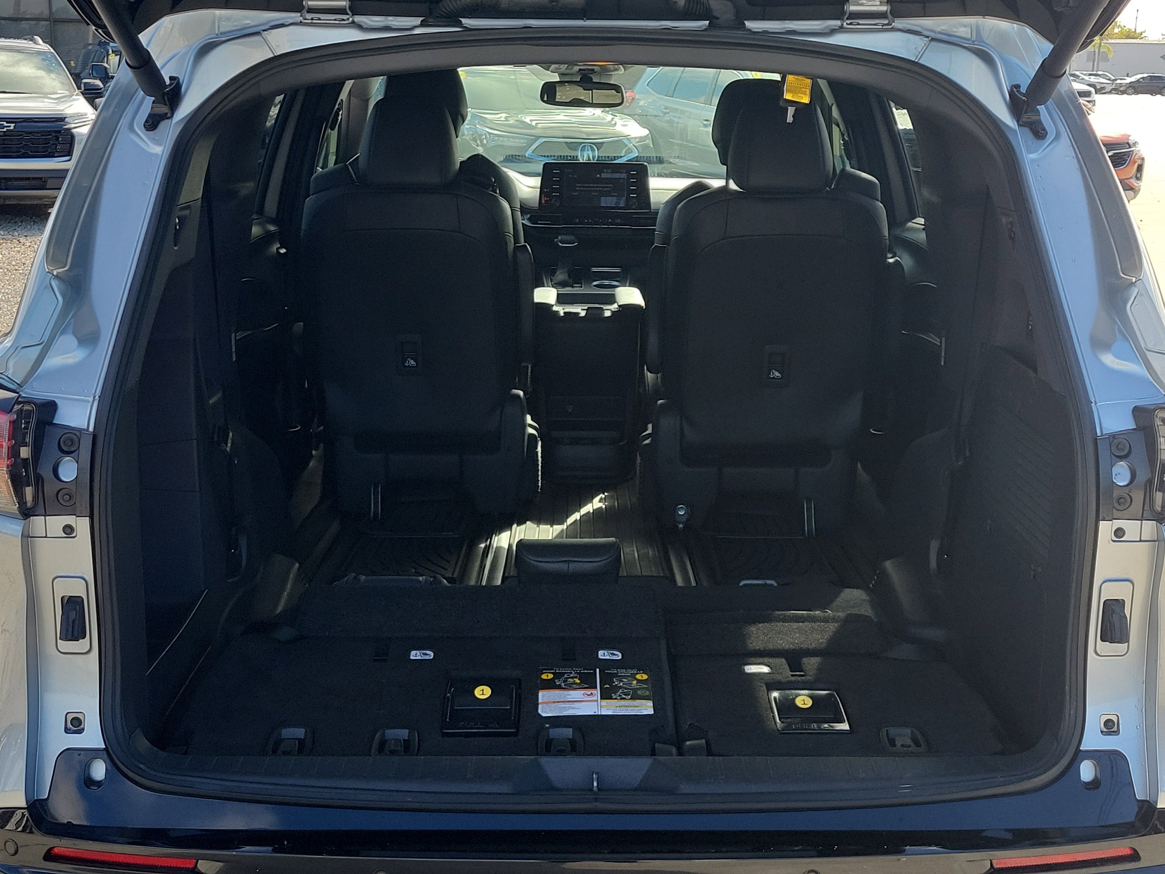 Used 2023 Toyota Sienna XSE w/ XSE Plus Package image 13