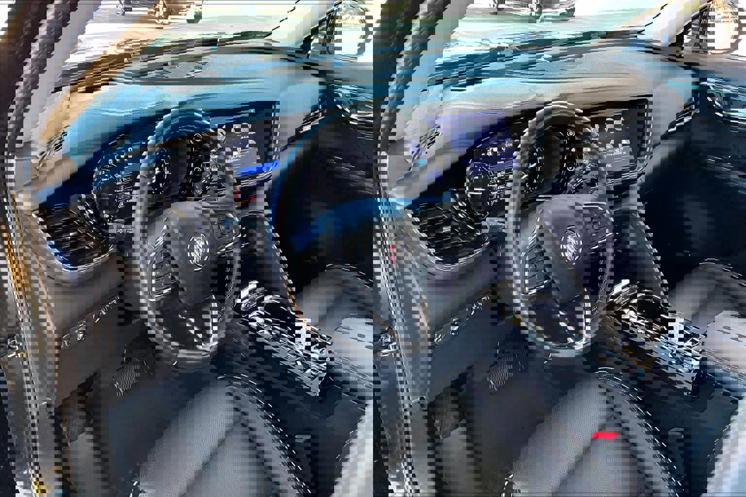 Used 2021 Buick Envision Essence w/ Technology Package I image 17