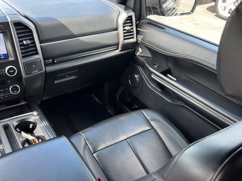 Used 2021 Ford Expedition XLT w/ Equipment Group 202A AWD/4WD image 19