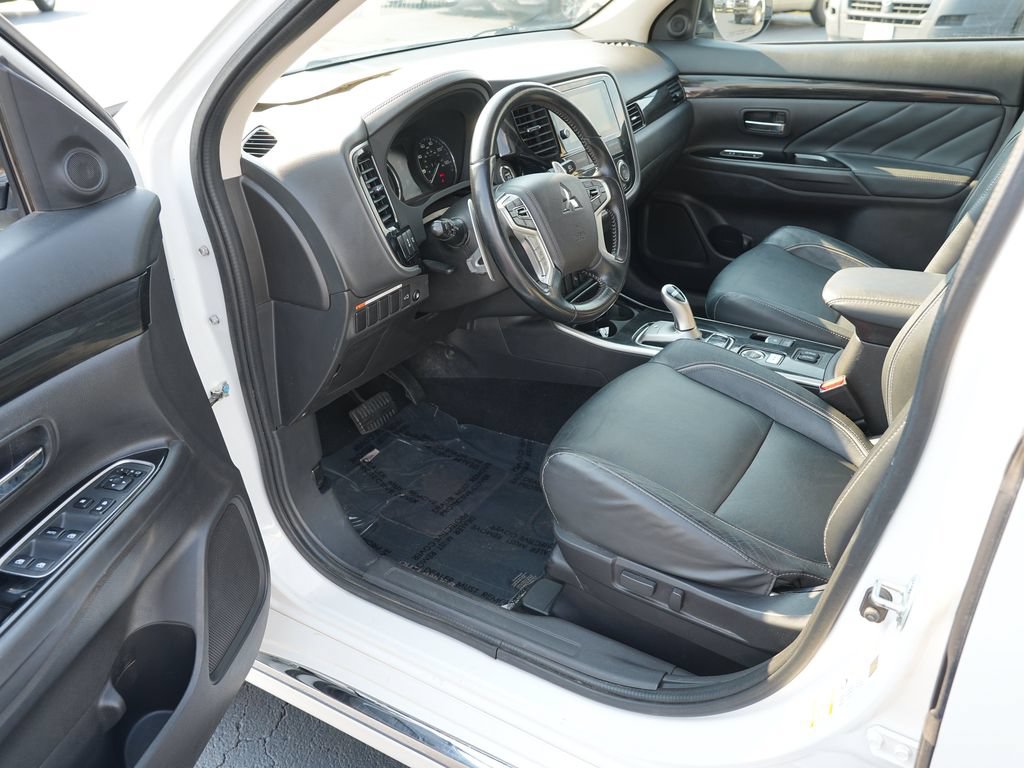 Used 2018 Mitsubishi Outlander GT AWD/4WD image 12