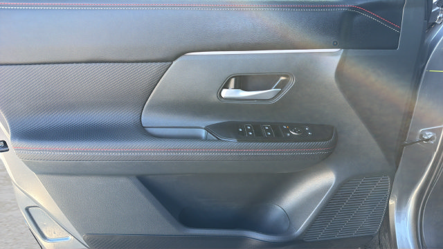 Used 2025 Nissan Kicks SR w/ Illumination Package FWD image 16
