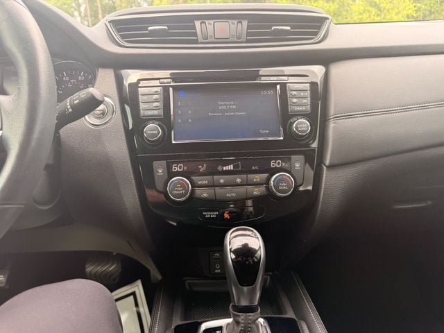Used 2017 Nissan Rogue SL w/ SL Premium Package FWD image 6
