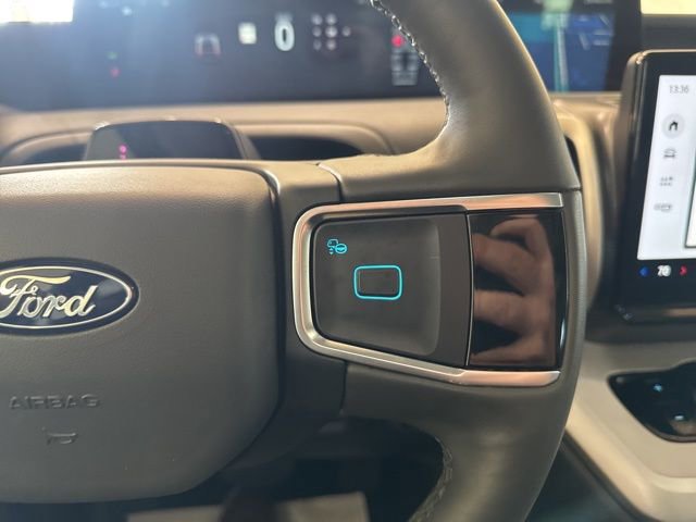 Used 2025 Ford Expedition Active AWD/4WD image 31