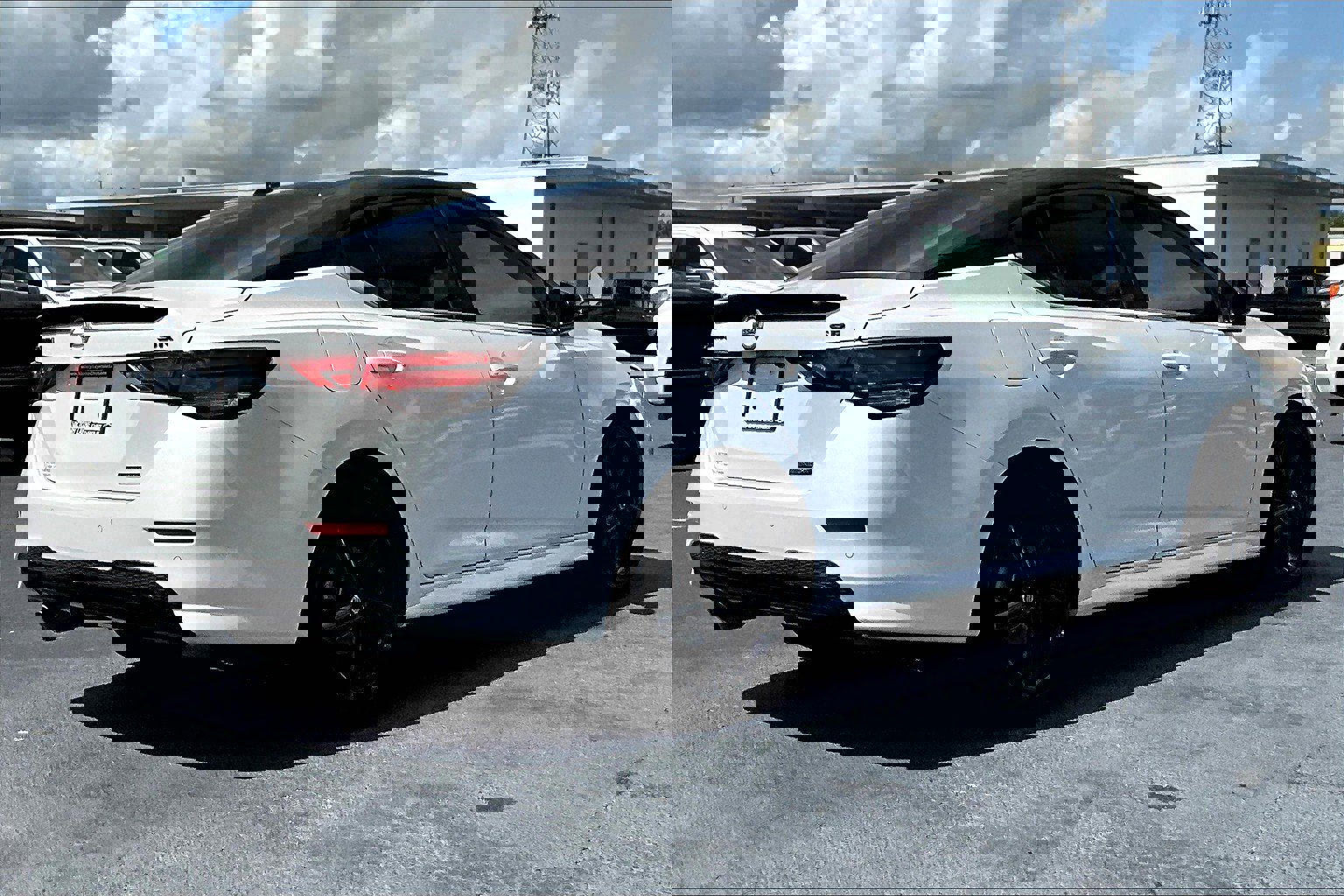 Used 2023 Nissan Sentra SR w/ Midnight Edition Package image 4