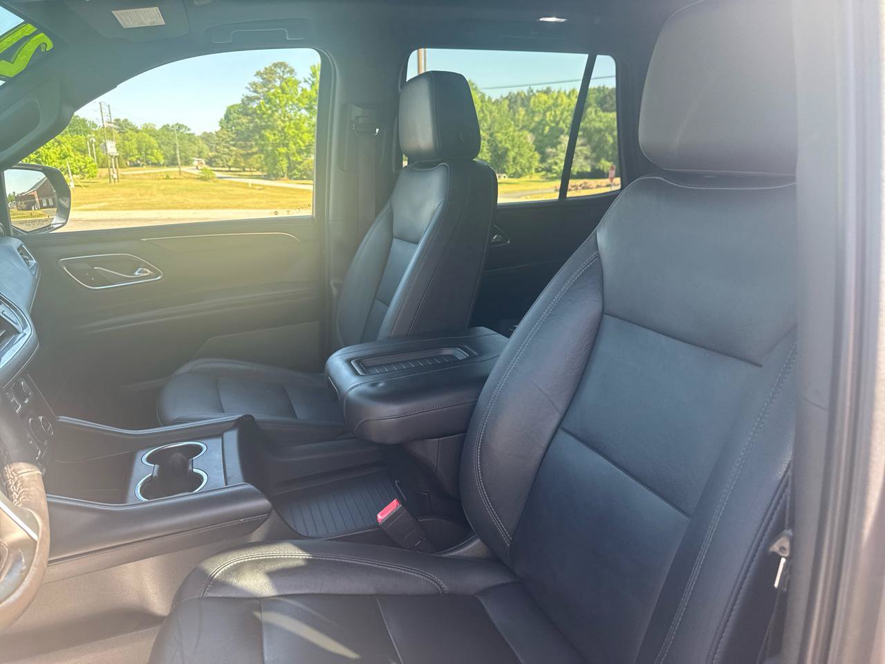 Used 2021 Chevrolet Tahoe Z71 w/ Luxury Package AWD/4WD image 14
