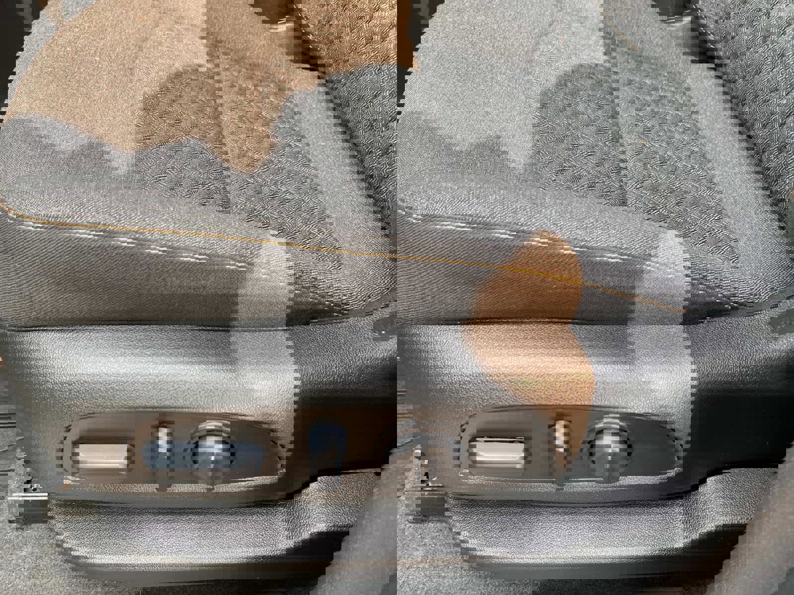 Used 2023 Chevrolet Equinox LT w/ LPO, Floor Liner Package image 21