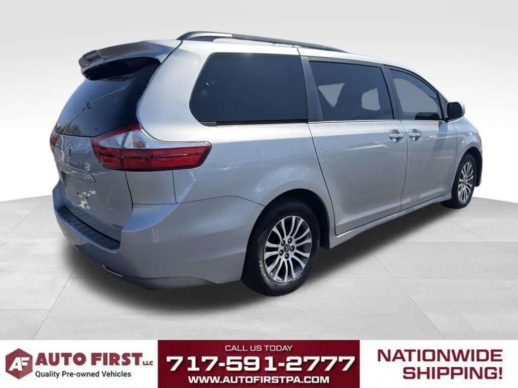Used 2018 Toyota Sienna XLE w/ XLE Navigation Package FWD image 3