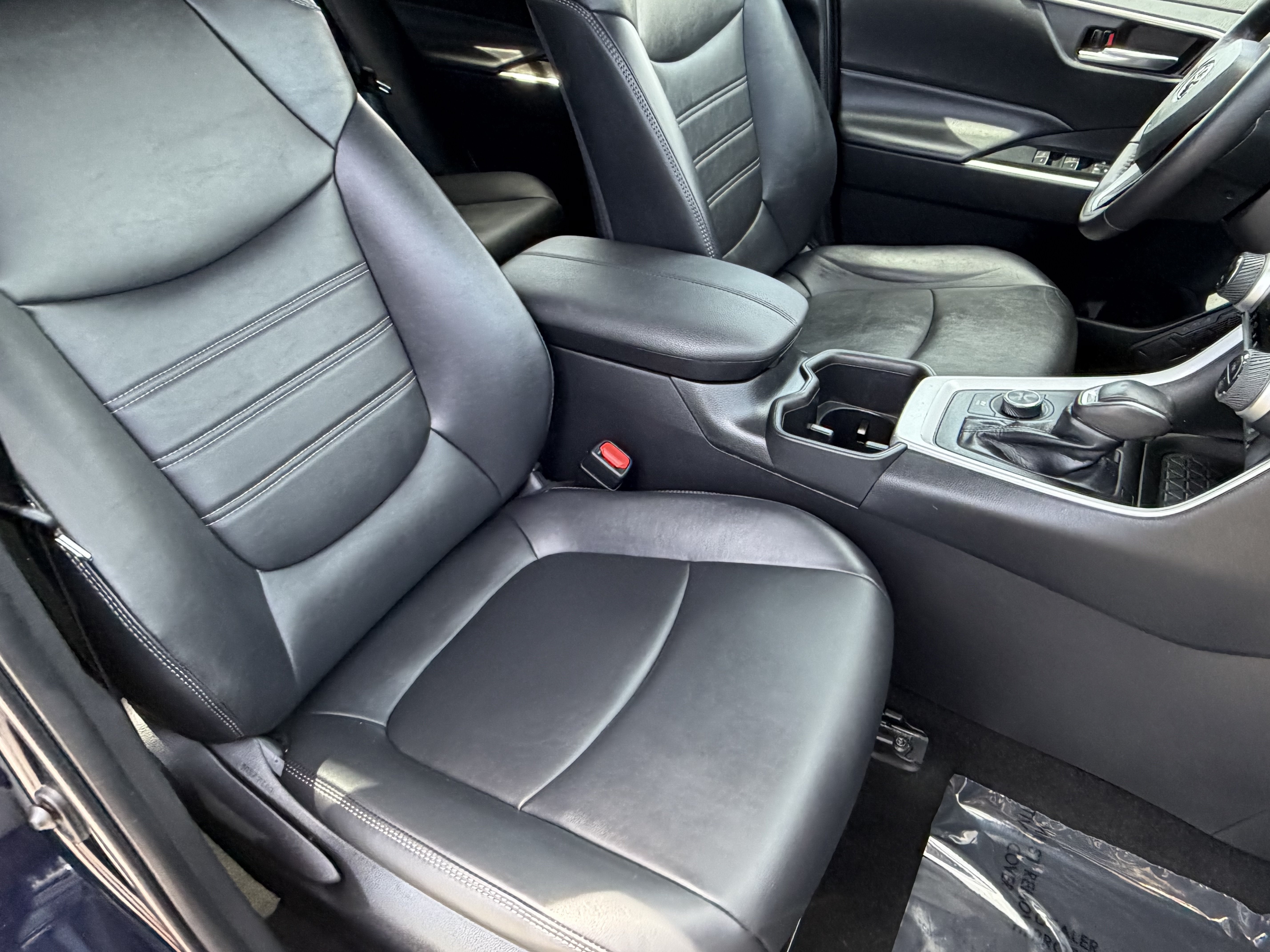 Certified 2022 Toyota RAV4 XLE Premium AWD/4WD image 11