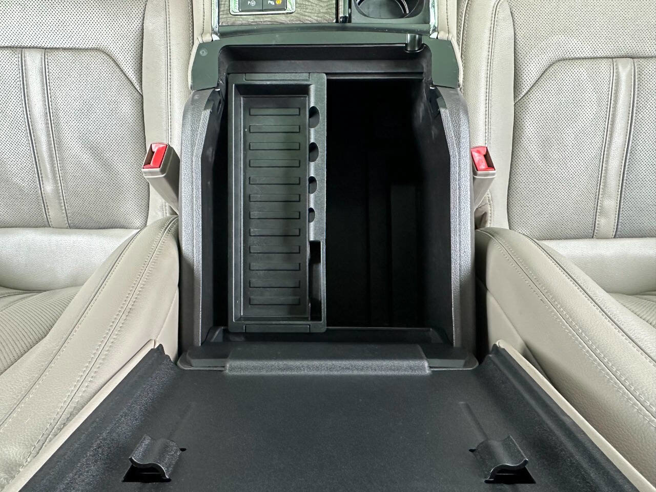 Used 2018 Ford Expedition Limited w/ Equipment Group 302A image 25