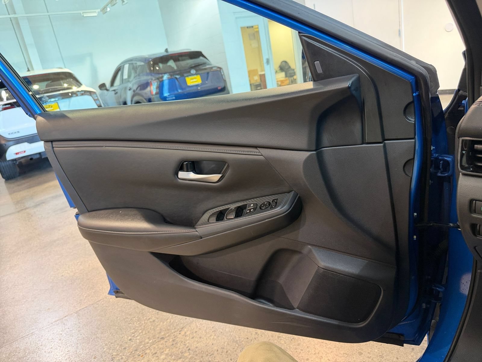 Used 2025 Nissan Sentra SV FWD image 15