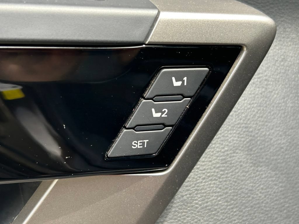 Used 2024 Toyota Tundra Limited AWD/4WD image 24
