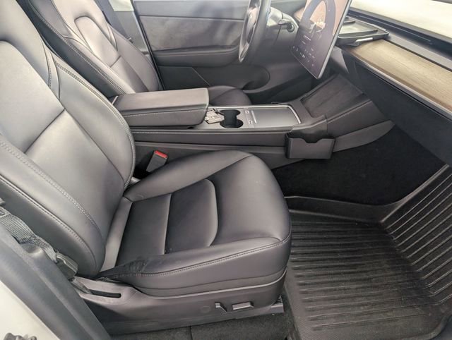 Used 2022 Tesla Model Y Long Range image 29