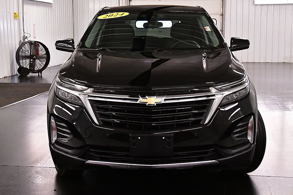Used 2024 Chevrolet Equinox LT AWD/4WD image 2