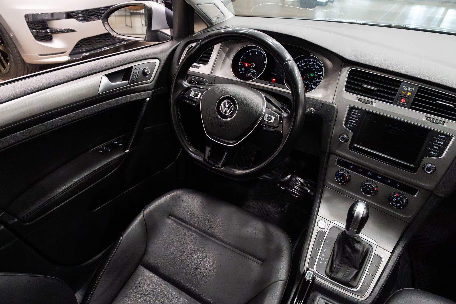 Used 2016 Volkswagen Golf SE FWD image 8