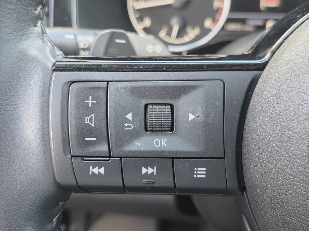 Used 2024 Nissan Pathfinder SL w/ SL Premium Package FWD image 27