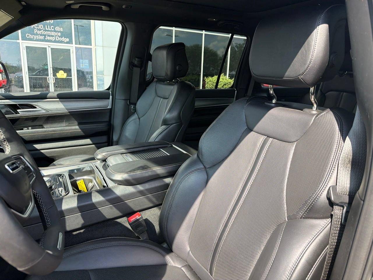 Certified 2024 Jeep Wagoneer Series II AWD/4WD image 16