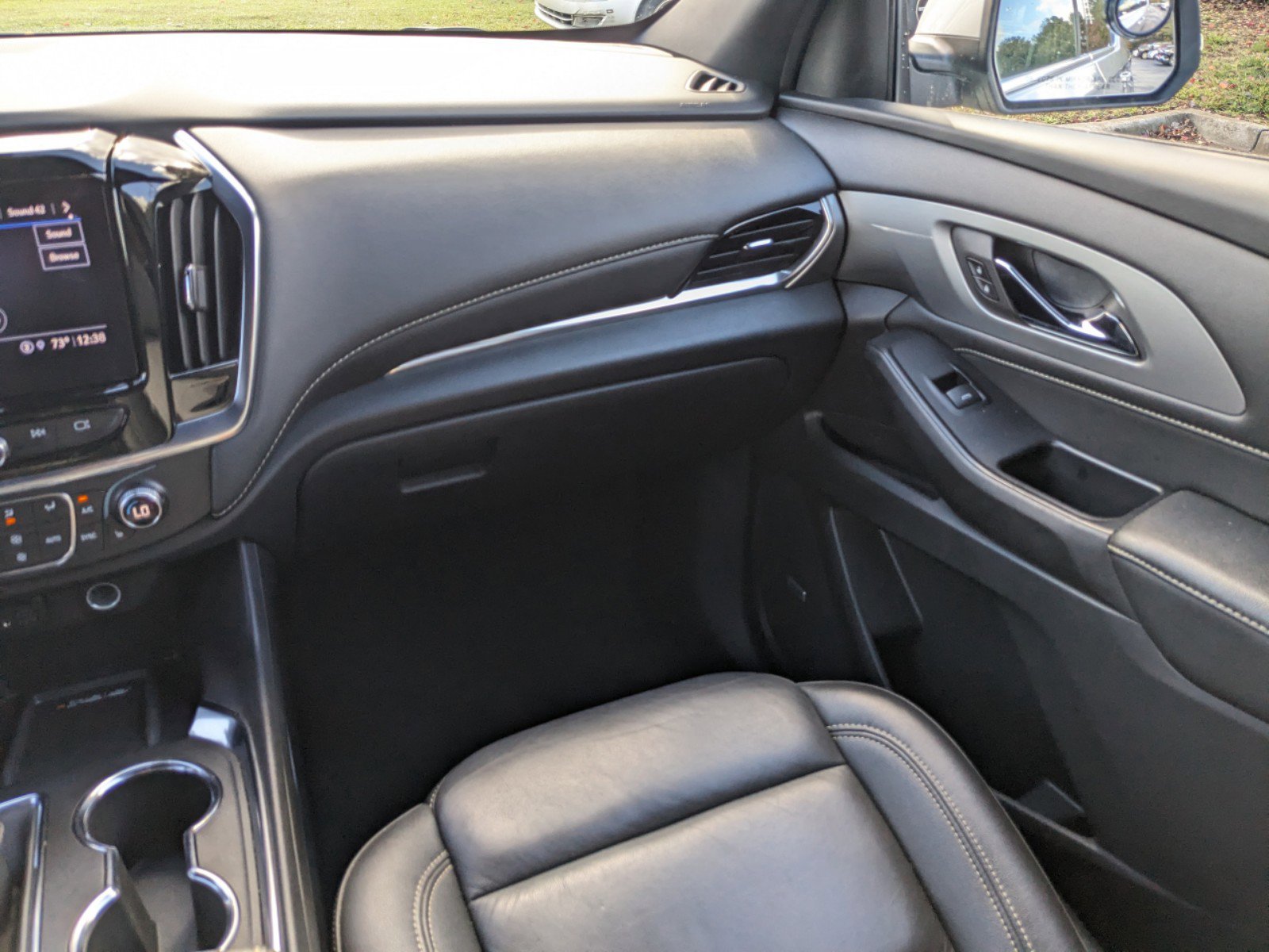 Used 2022 Chevrolet Traverse LT w/ LT Premium Package image 19