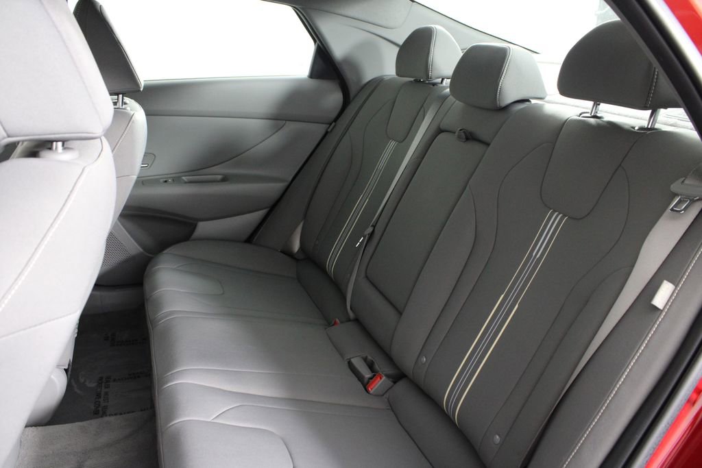 Certified 2025 Hyundai Elantra SEL FWD image 20
