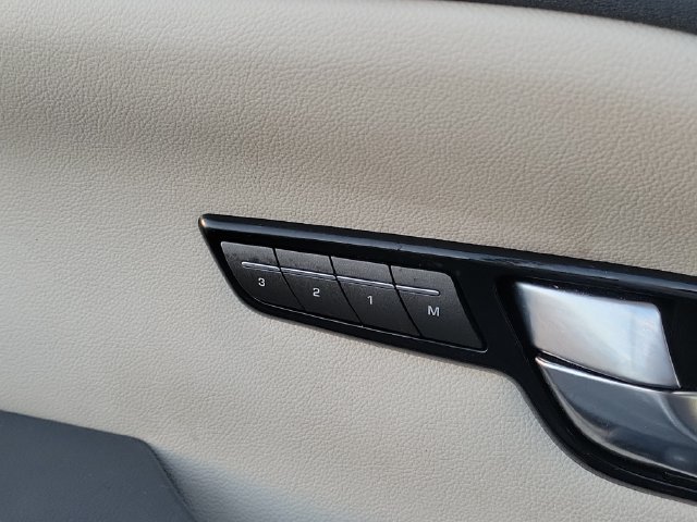 Used 2018 Land Rover Range Rover Evoque SE AWD/4WD image 15