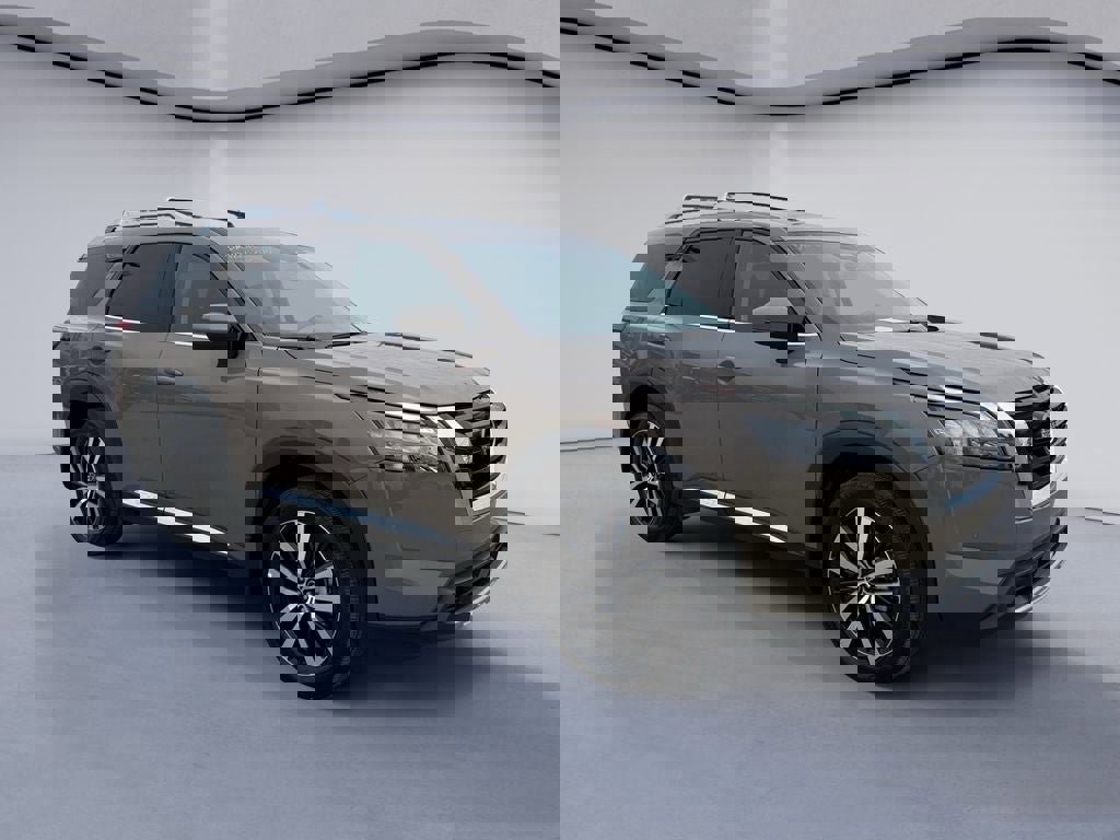 Used 2025 Nissan Pathfinder Platinum image 7