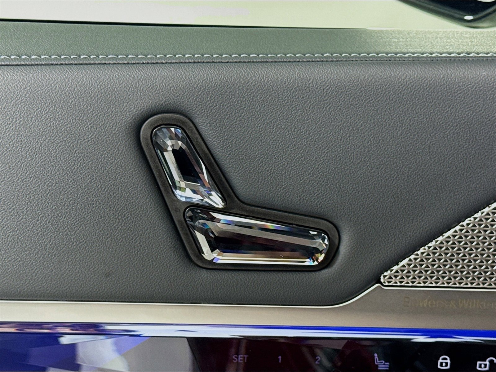 Used 2025 BMW 760i xDrive w/ Executive Package image 19