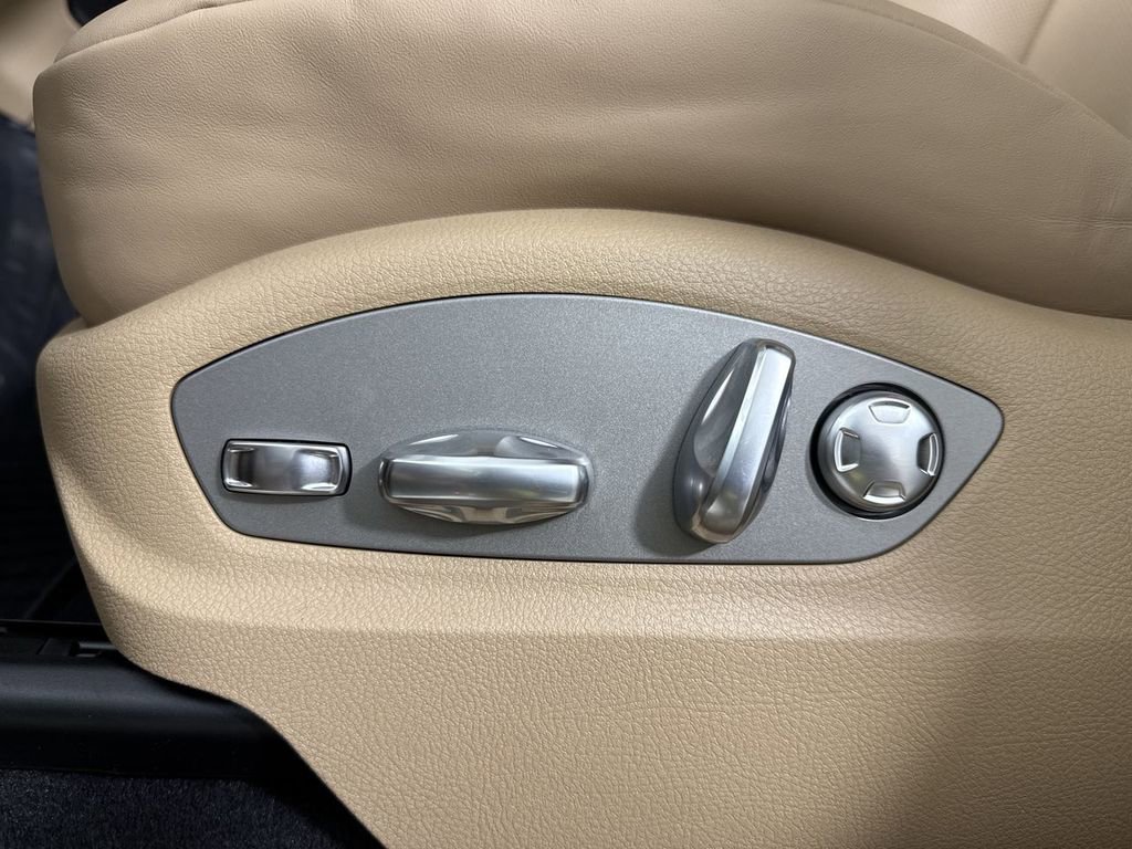 New 2026 Porsche Macan AWD/4WD image 40