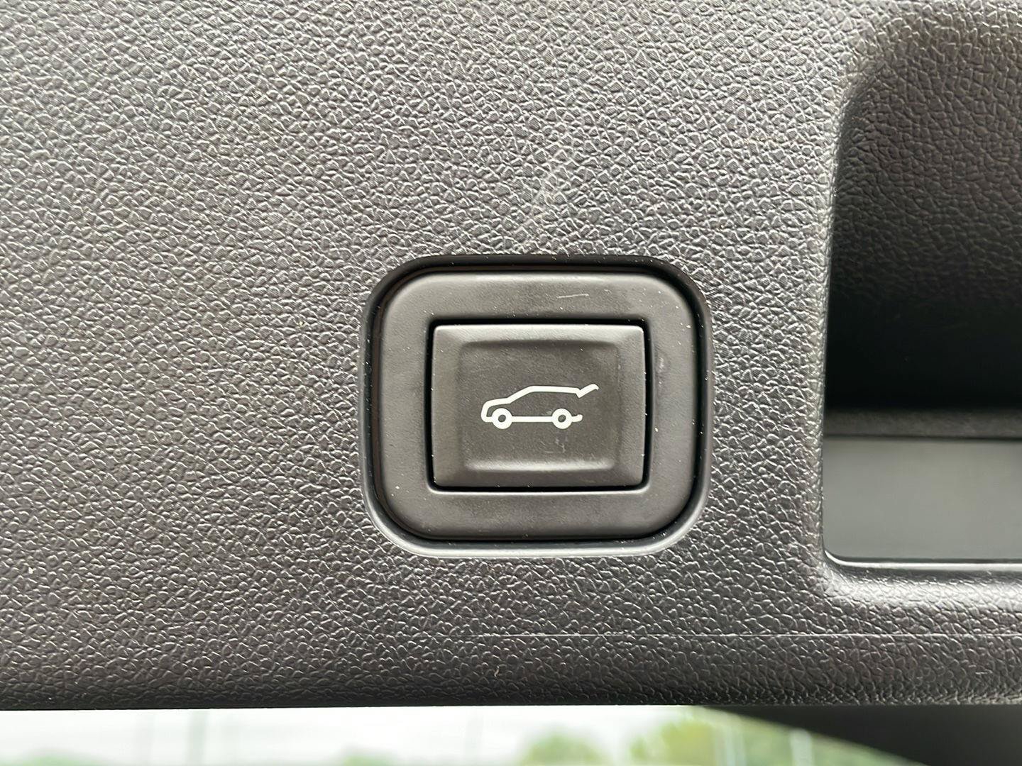 Used 2024 Chevrolet Equinox EV RS FWD image 31
