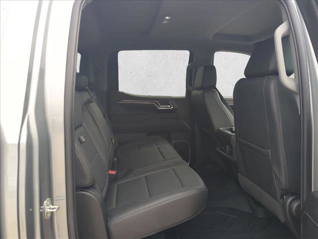 Certified 2023 Chevrolet Silverado 1500 RST w/ Redline Edition AWD/4WD image 18