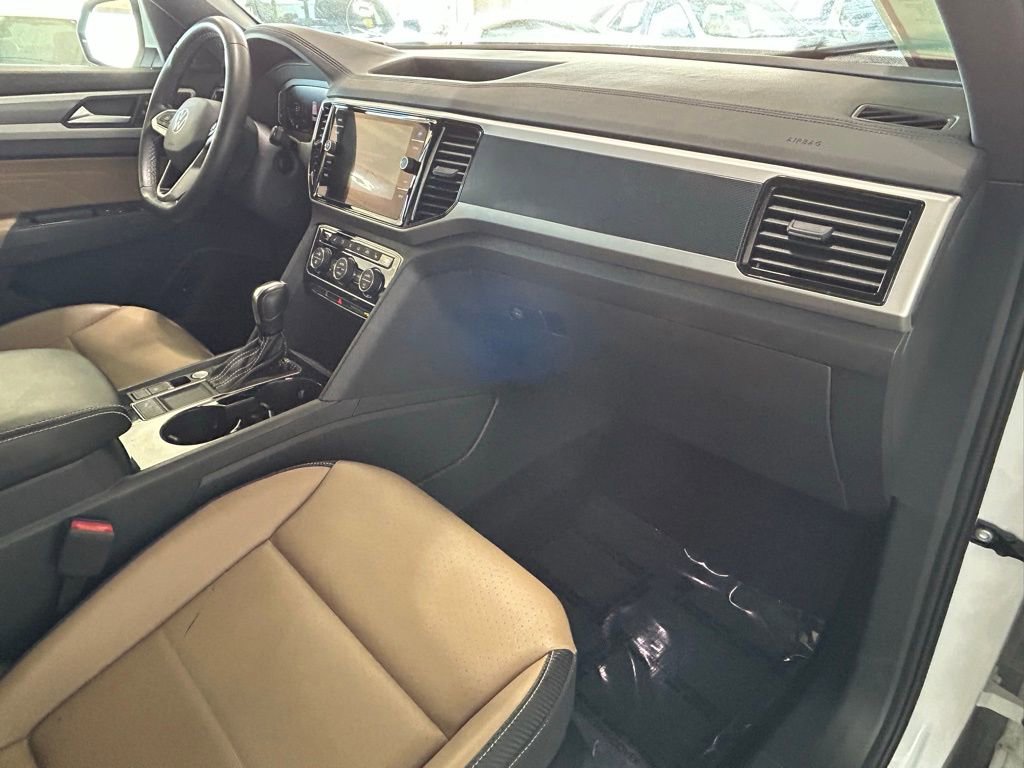 Used 2022 Volkswagen Atlas Cross Sport SE w/ Black Wheel Package image 32