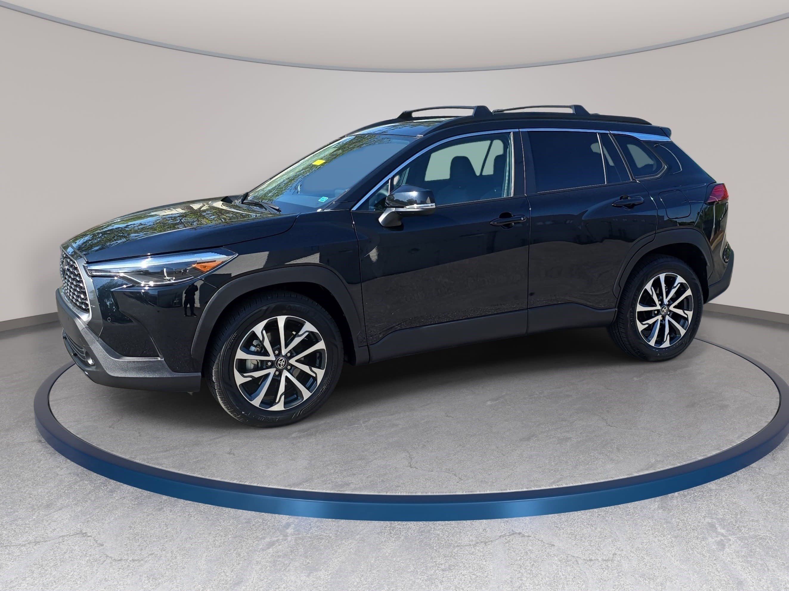 Used 2025 Toyota Corolla Cross XLE w/ Convenience Package image 1