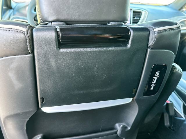 Used 2025 Chrysler Pacifica Limited w/ Uconnect Theater Family Group AWD/4WD image 27