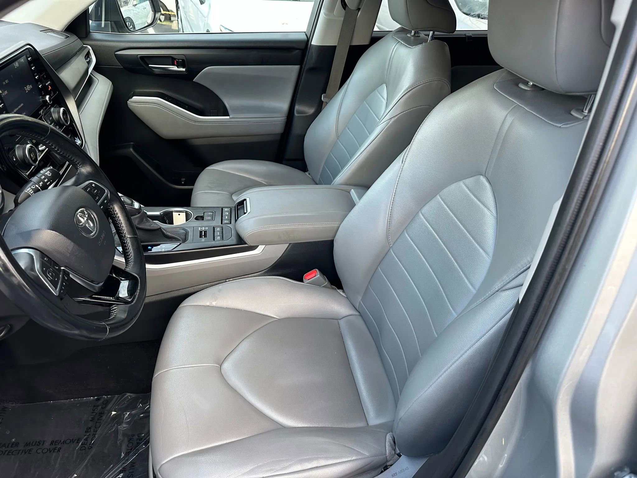 Used 2020 Toyota Highlander XLE image 24