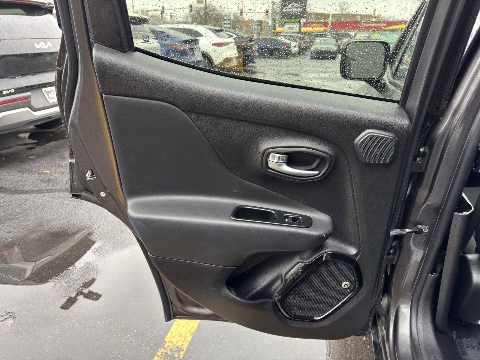 Used 2017 Jeep Renegade Altitude image 29