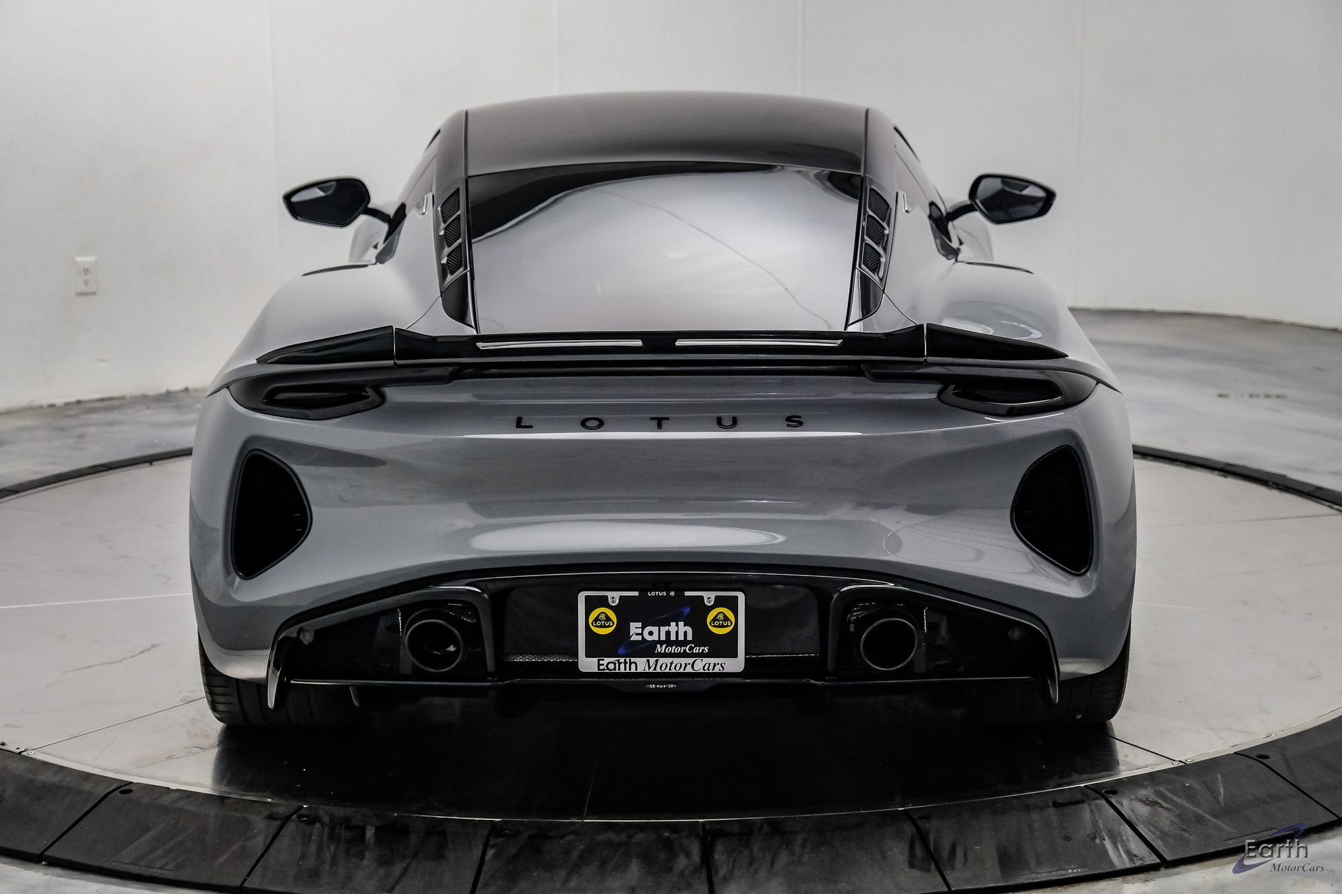 Used 2025 Lotus Emira RWD image 16