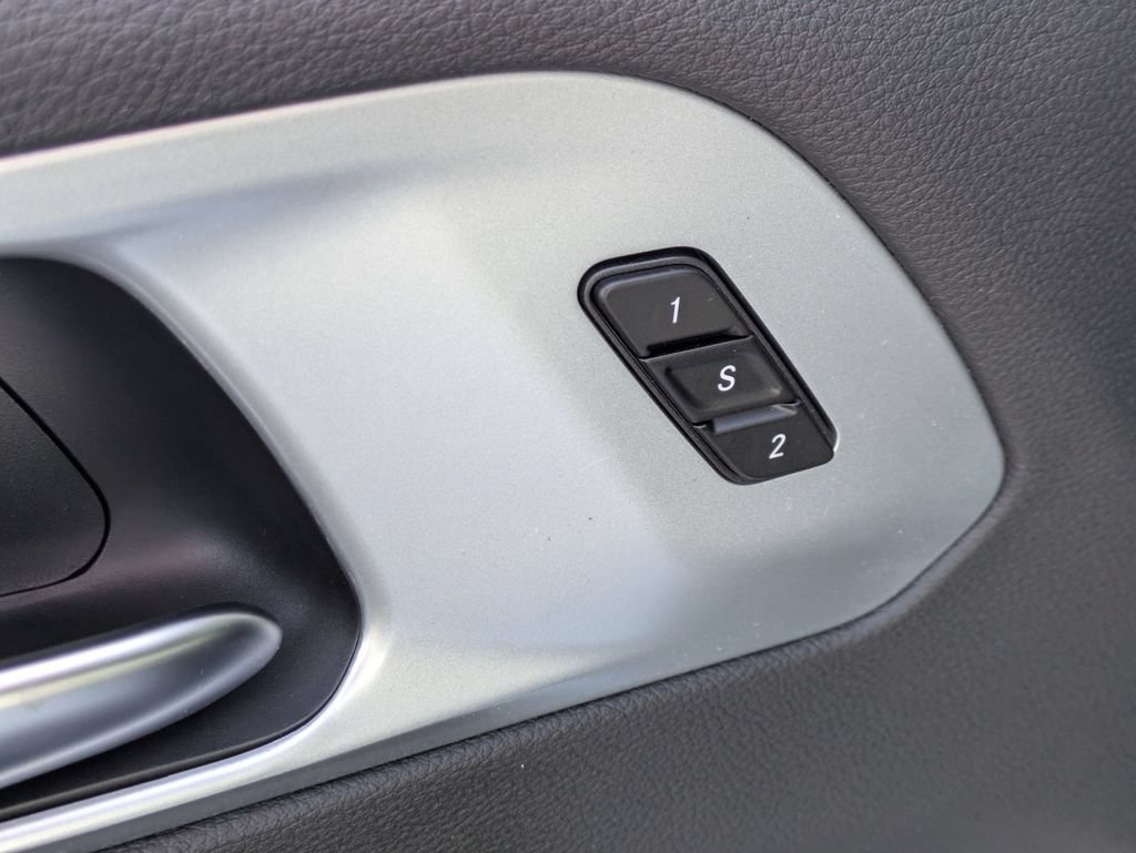 New 2026 Chrysler Pacifica Limited FWD image 12